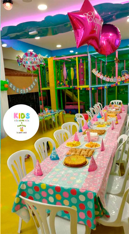 Fotografía de mesa decorada para cumpleaños en Le Petit Cocó Fuengirola