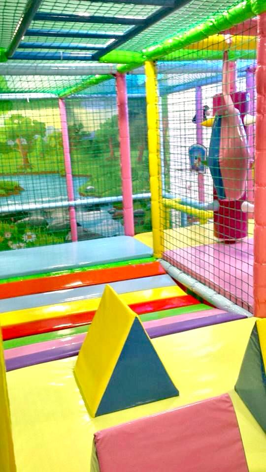 Fotografía de las instalaciones de Le Petit Cocó Fuengirola: detalle del interior del parque de bolas