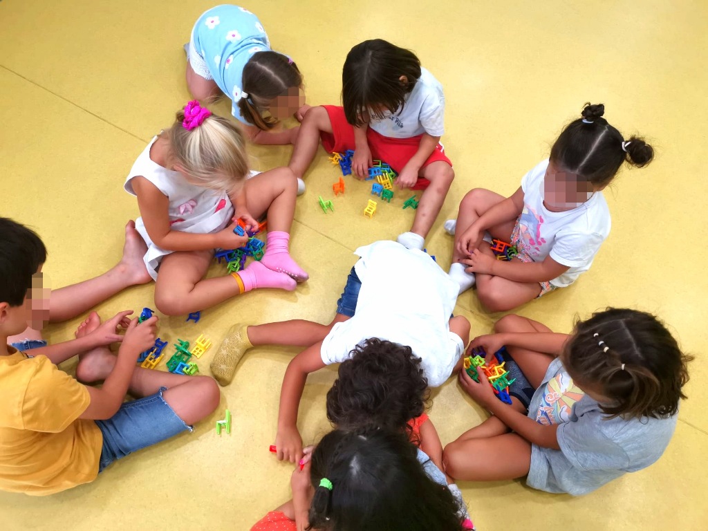 Fotografía de niños jugando en la Ludoteca de Le Petit Cocó Fuengirola