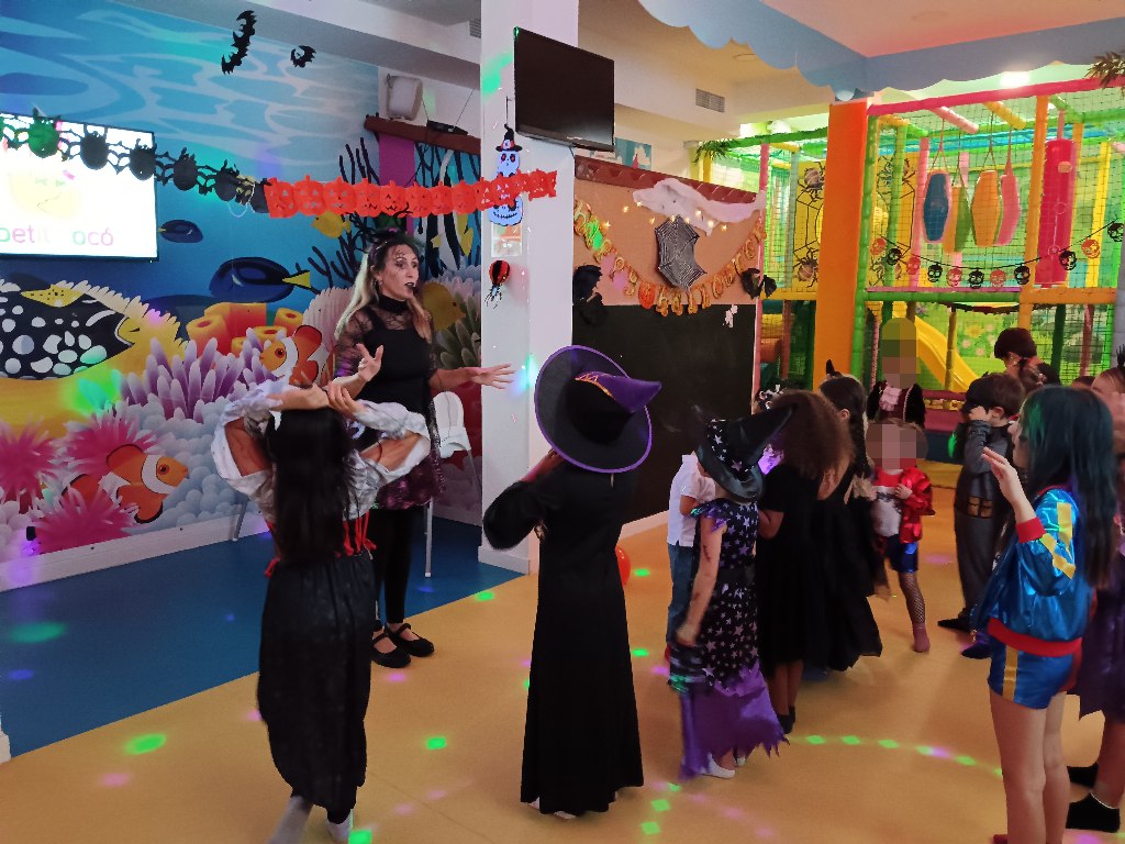 Fotografía de fiesta de Halloween en Le Petit Cocó Fuengirola