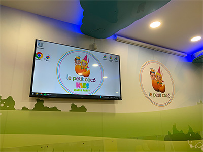 Fotografía de detalle de televisor de Le Petit Cocó Fuengirola