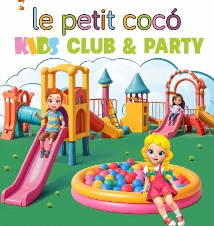 Dibujo de niños jugando en un parque de bolas y columpios