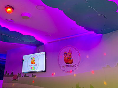 Foto de detalle de las luces de discoteca de Le Petit Cocó Fuengirola